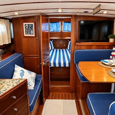 Hotel en barco Domus Boat Experience *