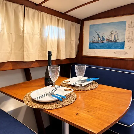 Hotel en barco Domus Boat Experience Civitavecchia