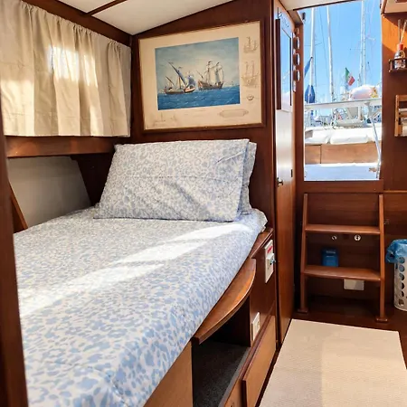 Hotel en barco Domus Boat Experience Civitavecchia