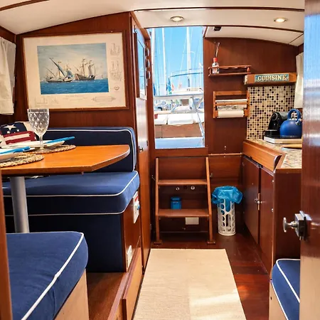 Hotel en barco Domus Boat Experience Civitavecchia